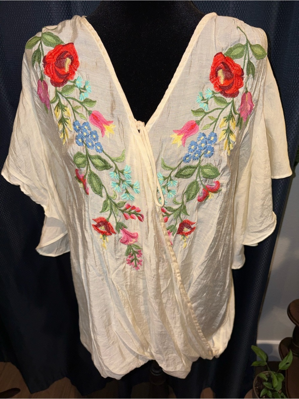 Umgee Cream Floral Embroidered Lose Fitting V-Neck Tunic